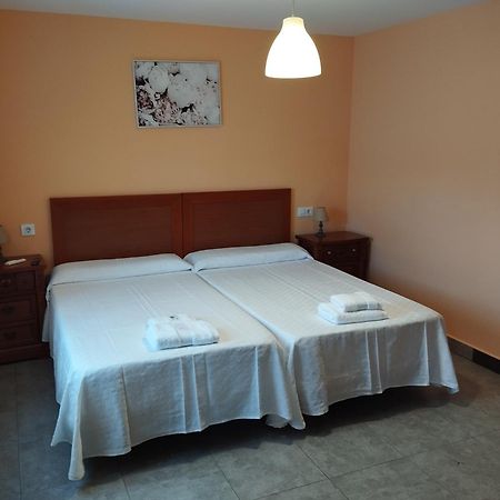 Pomaluengo Hostal Bordillas מראה חיצוני תמונה