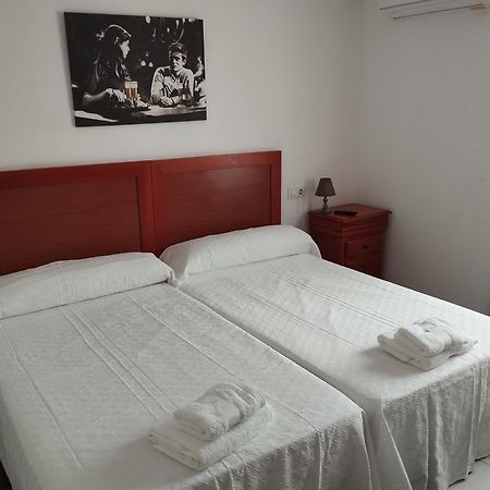 Pomaluengo Hostal Bordillas מראה חיצוני תמונה