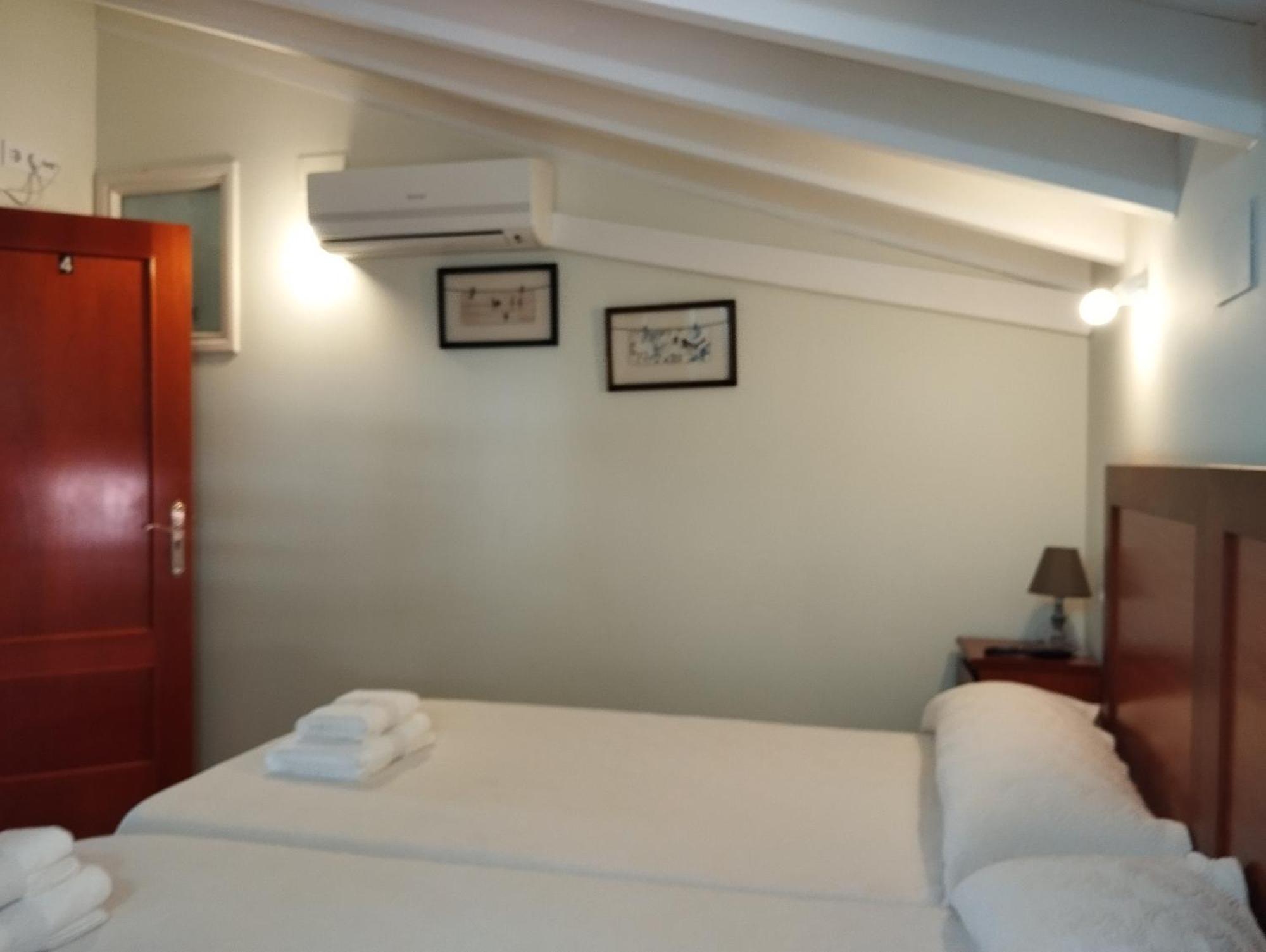 Pomaluengo Hostal Bordillas מראה חיצוני תמונה