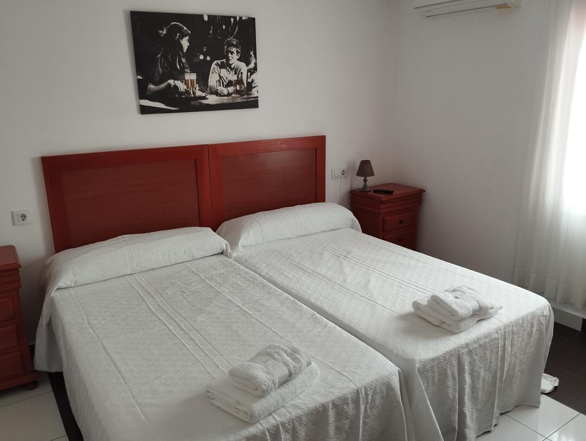Pomaluengo Hostal Bordillas מראה חיצוני תמונה